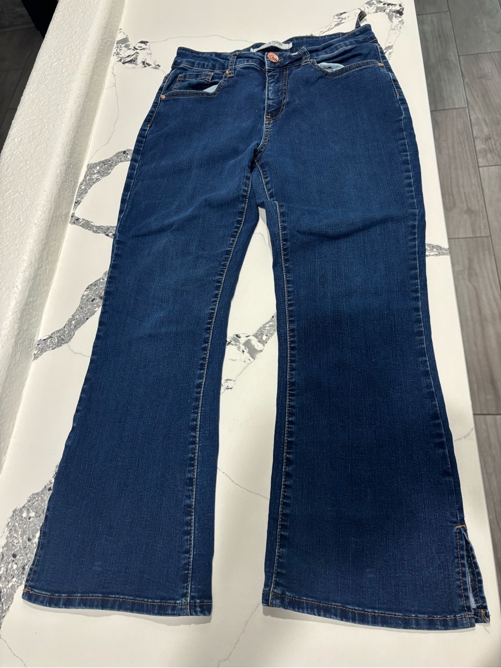 9th main petite jeans size 10p small damaged on one of the belt holder waxy fix